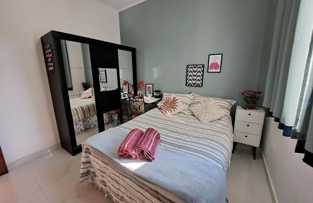 Quarto privativo no melhor de Botafogo com Anfitriã - home with host-1